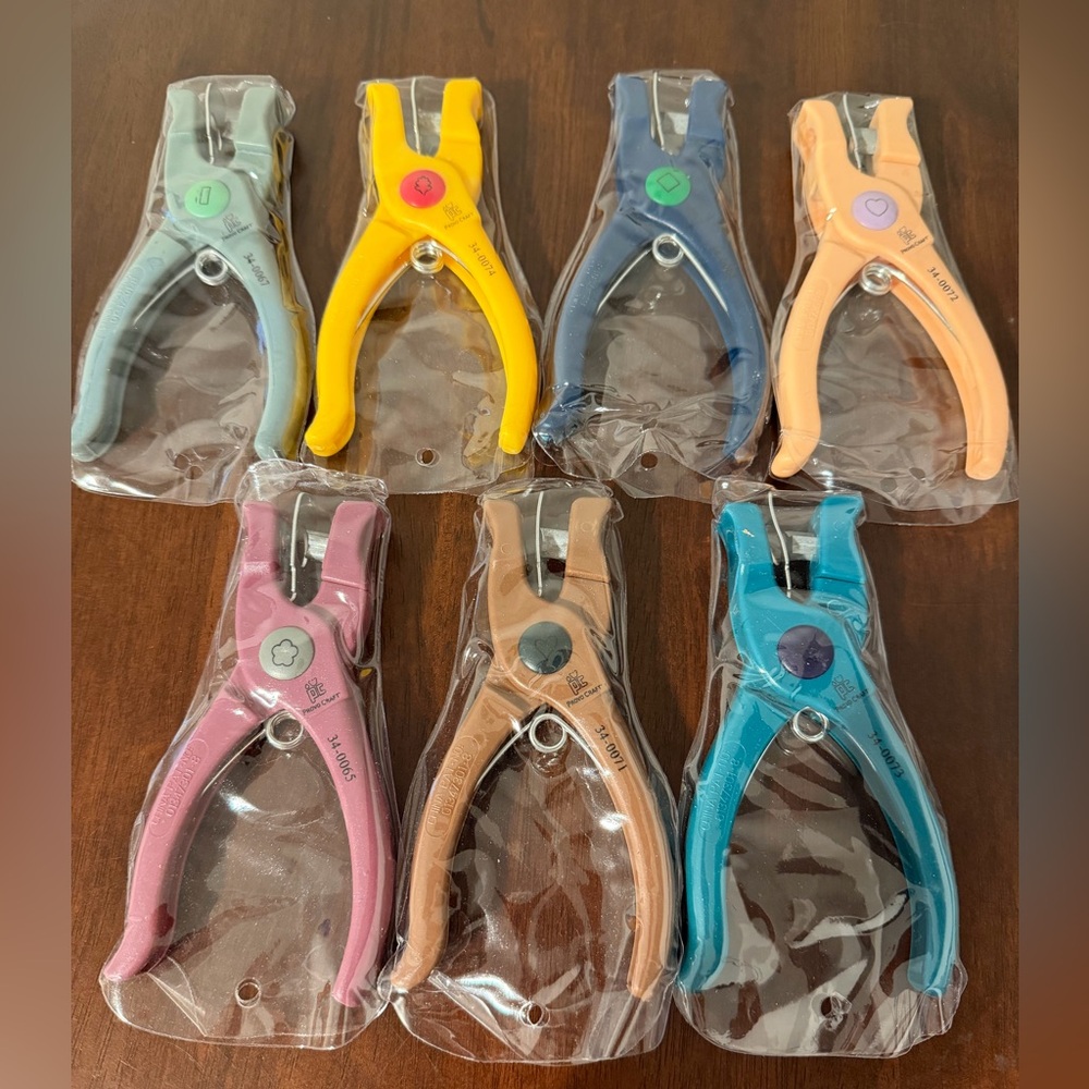Provo Craft Lot Of 7 Hand-held Paper Punches, Hearts, Star, Diamond, Leaf & More